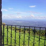 Hétvégi ház O Refugio Da Serra Do *