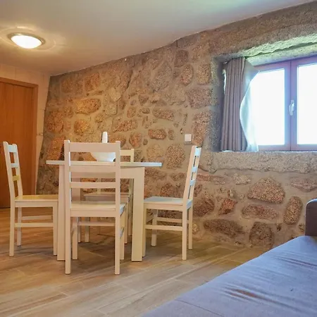 Hétvégi ház O Refugio Da Serra Do *